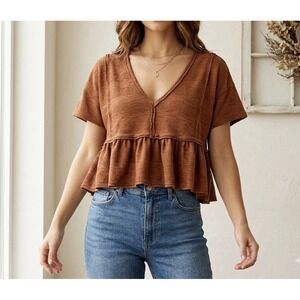 Altar'd State V-neck short-sleeve Boho ruffled hem Peplum Rust Size S Crop Shirt